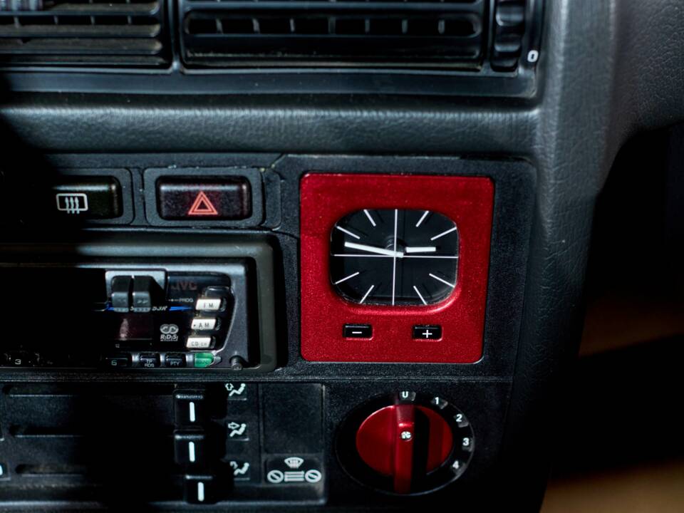 Image 31/45 of BMW 320i (1990)
