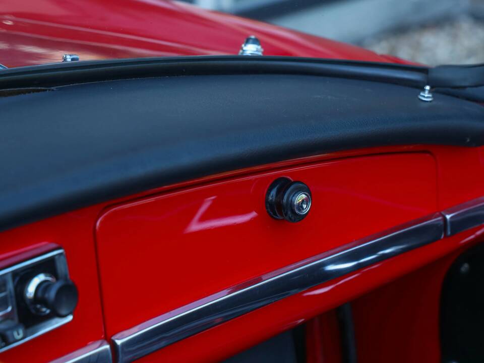 Image 36/50 of Alfa Romeo Giulia 1600 Spider (1963)