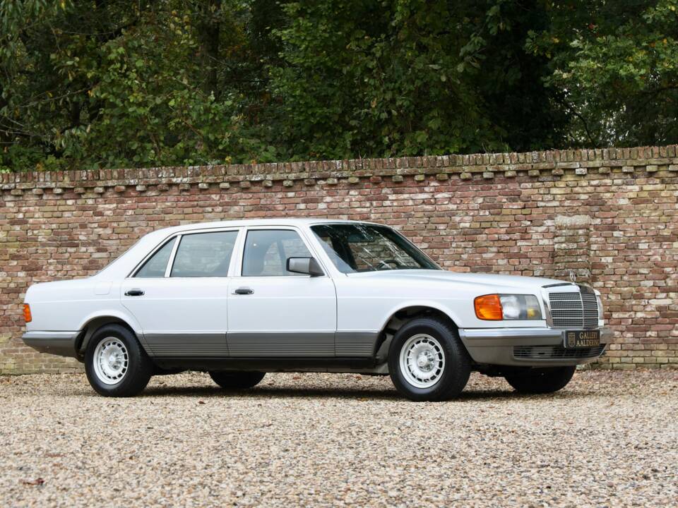 Bild 50/50 von Mercedes-Benz 380 SEL (1983)