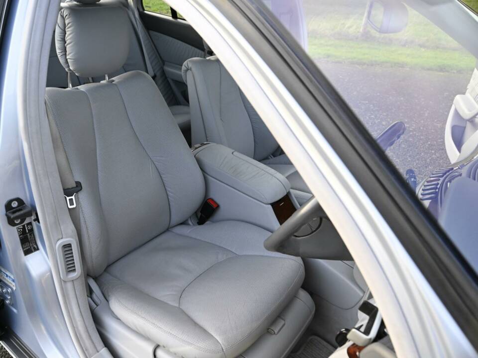 Image 37/50 de Mercedes-Benz S 500 L (2001)