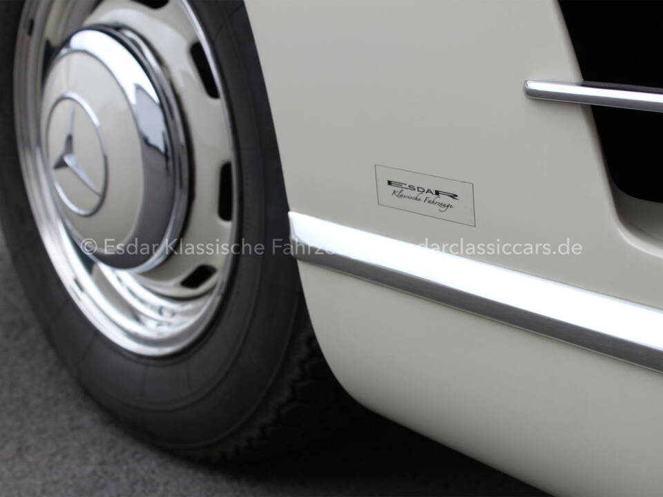 Image 18/38 de Mercedes-Benz 300 SL Roadster (1961)