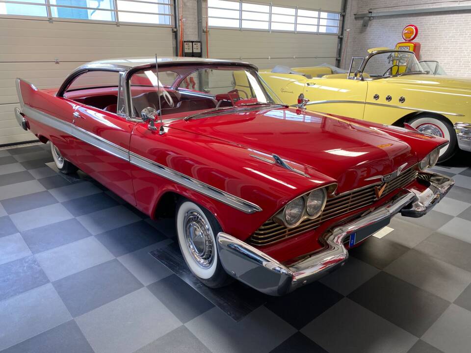 Image 4/8 of Plymouth Sport Fury (1958)