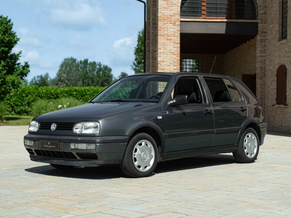Image 1/37 of Volkswagen Golf III 1.6 (1997)