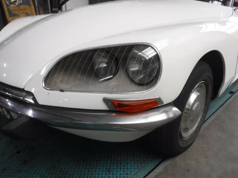 Image 10/50 of Citroën DS 20 A (1972)