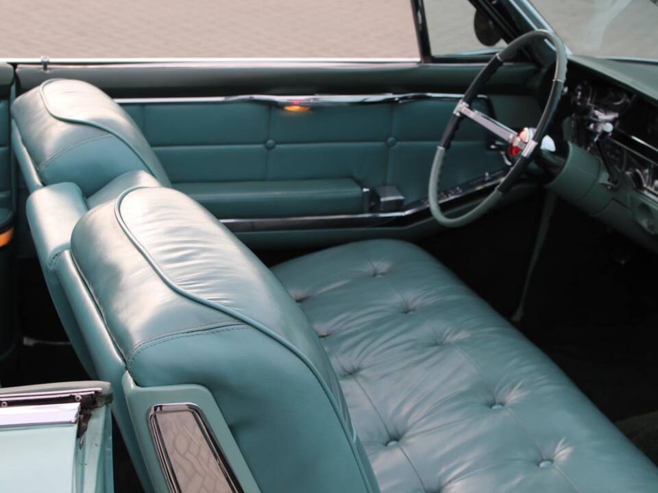 Image 13/29 of Cadillac 62 Convertible (1963)