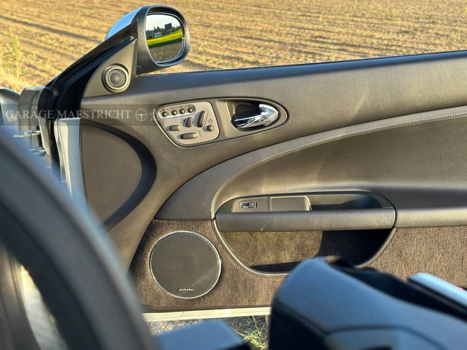 Image 33/84 de Jaguar XK 4.2 (2006)