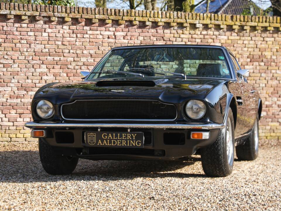 Image 17/50 of Aston Martin DBS V8 (1972)