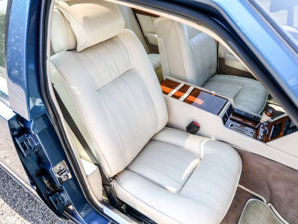 Immagine 12/28 di Aston Martin Lagonda (1987)