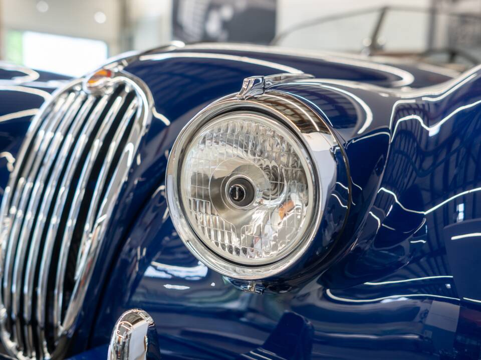 Immagine 32/62 di Jaguar XK 140 OTS (1954)