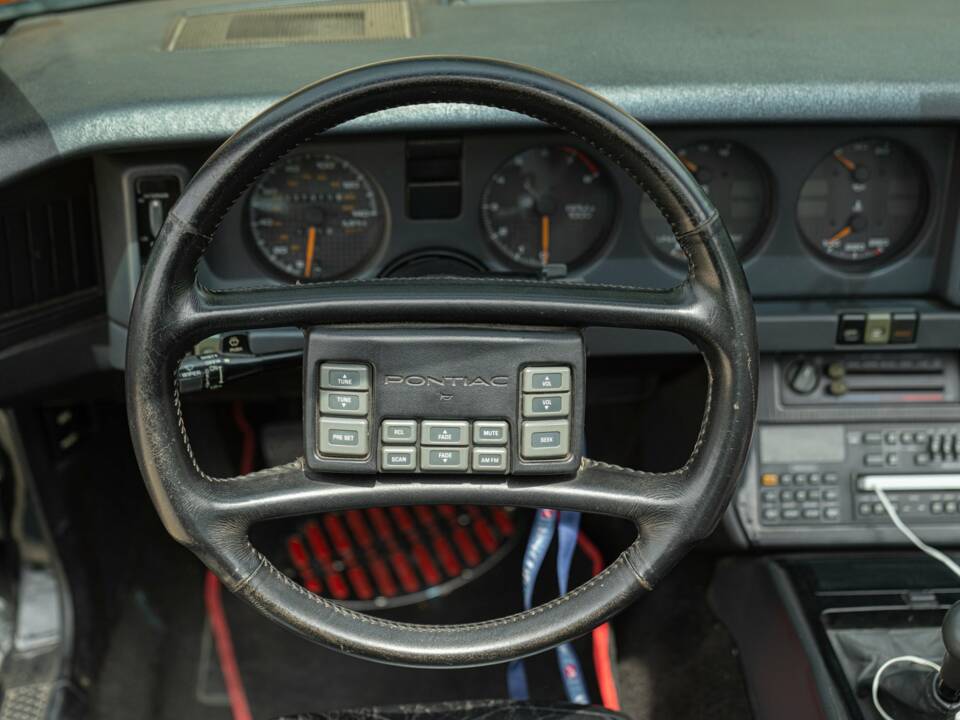 Bild 48/50 von Pontiac Firebird TransAm (1989)