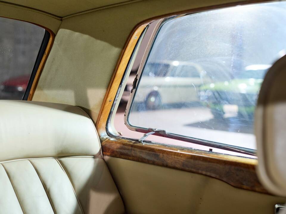 Image 37/62 of Rolls-Royce Silver Shadow I (1969)