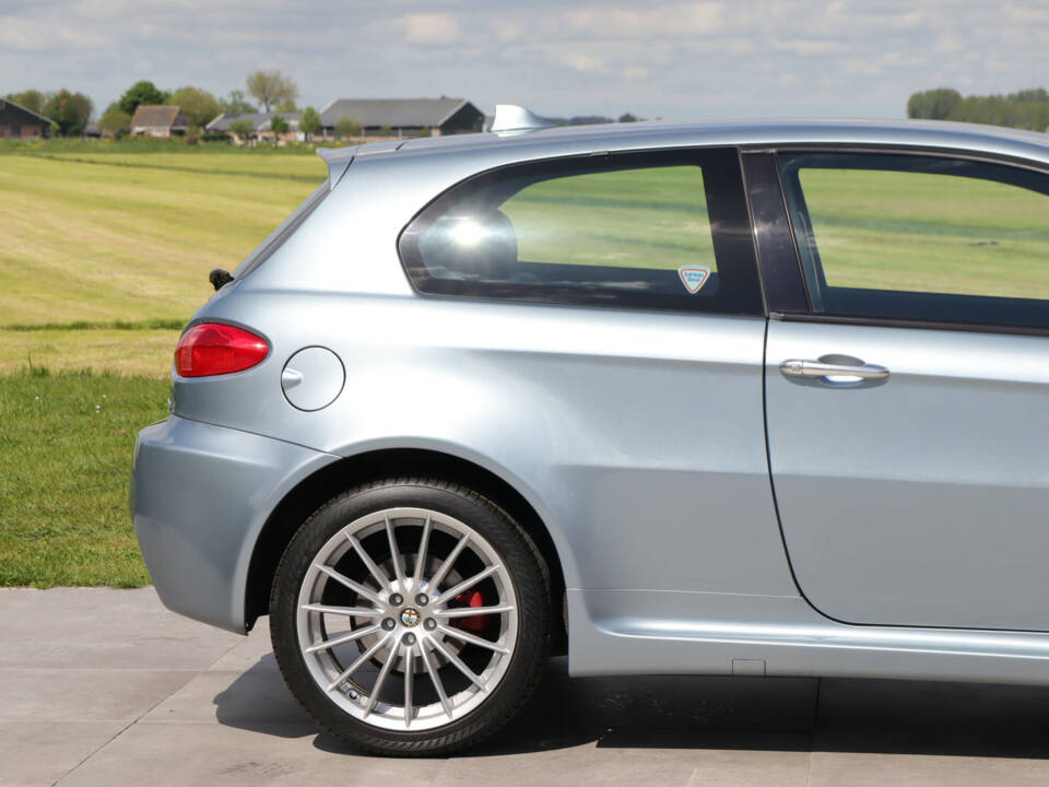 Bild 23/50 von Alfa Romeo 147 3.2 GTA (2005)