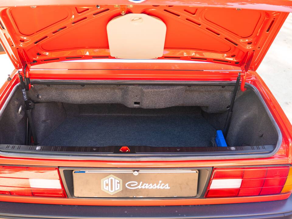 Immagine 29/33 di BMW 318i (1991)