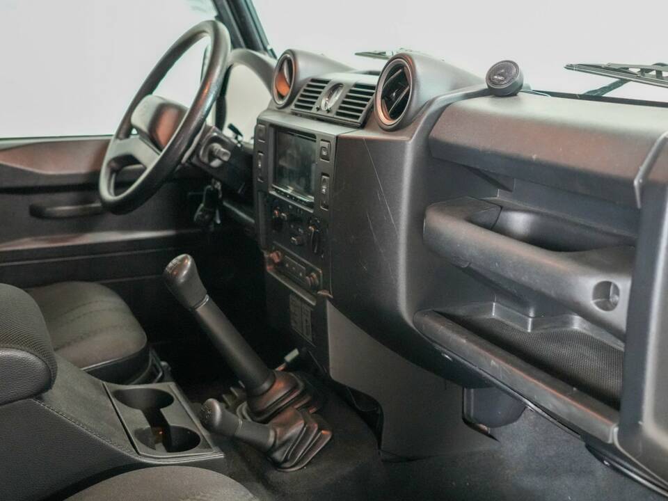 Imagen 23/34 de Land Rover Defender 90 (2012)