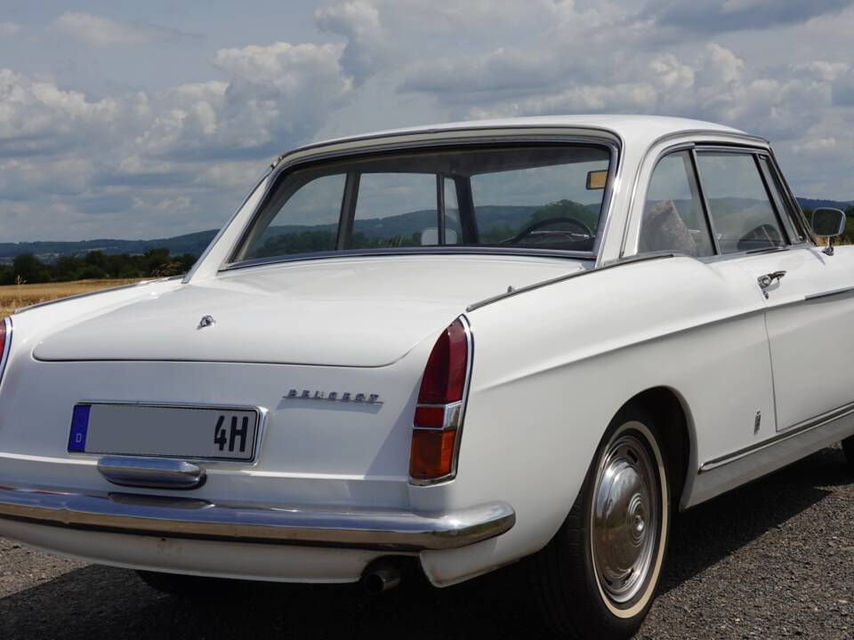 Image 8/36 de Peugeot 404 Coupé (1967)