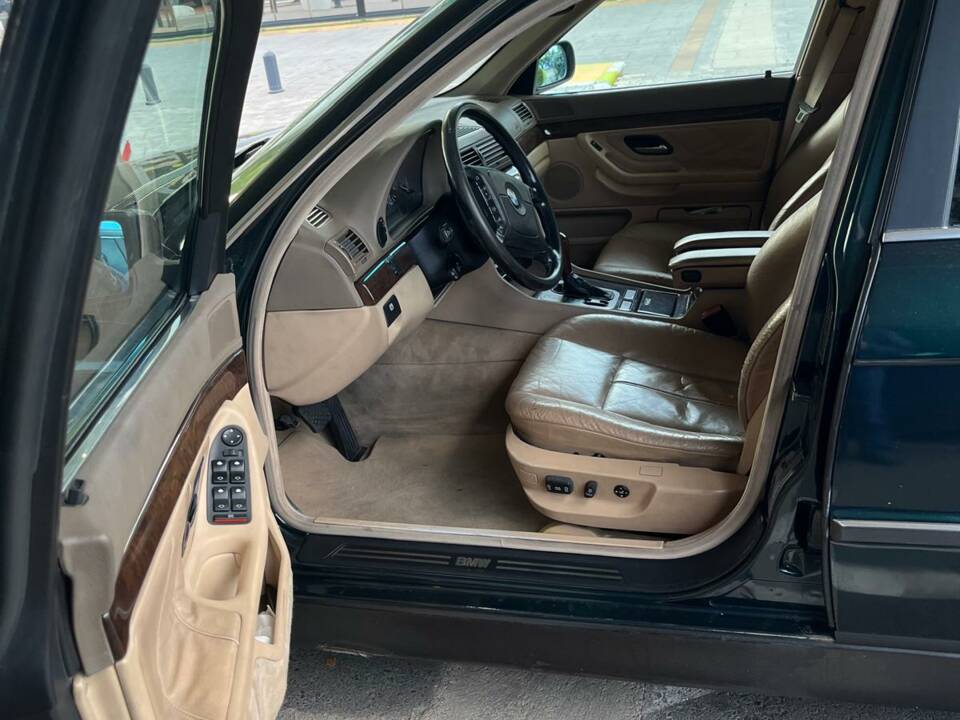 Bild 6/9 von BMW 740i (1995)