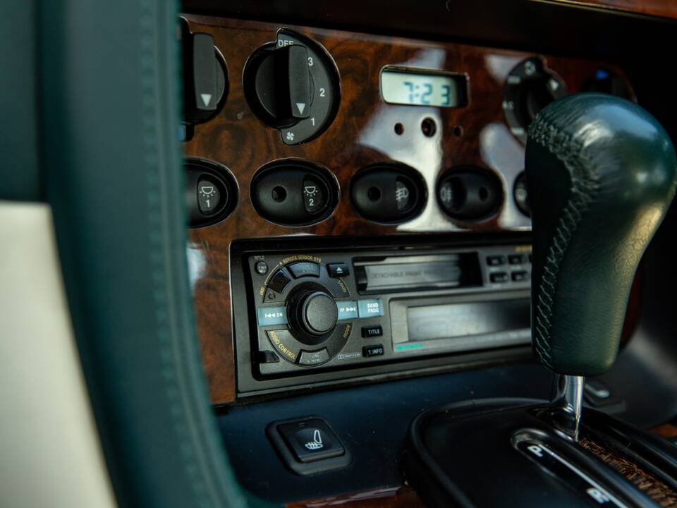 Bild 34/43 von Aston Martin DB 7 (1998)