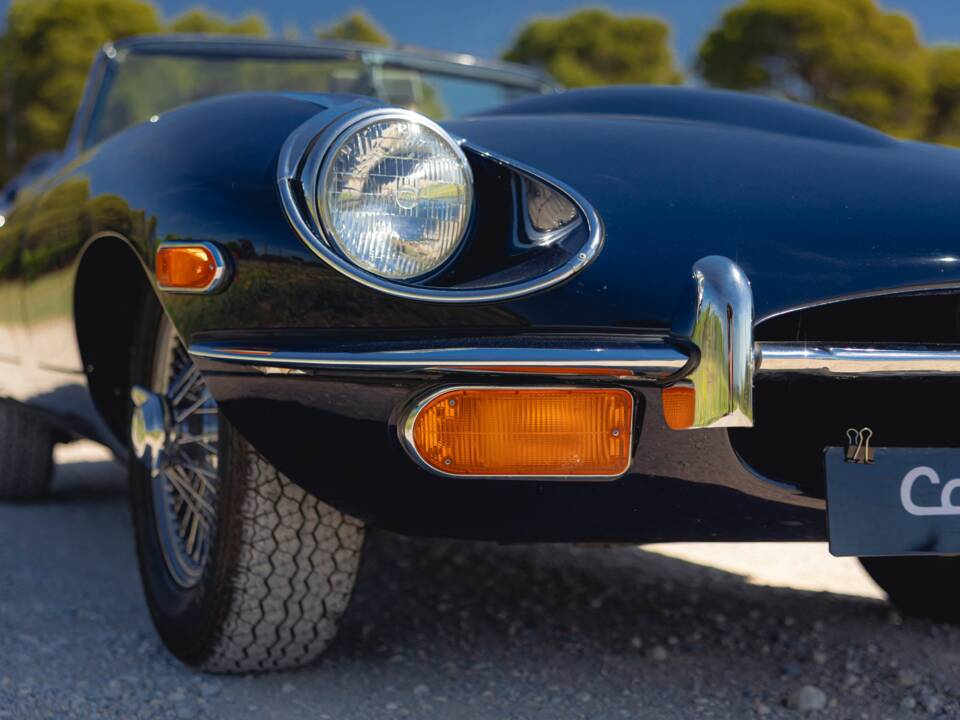 Image 19/50 de Jaguar E-Type (1969)
