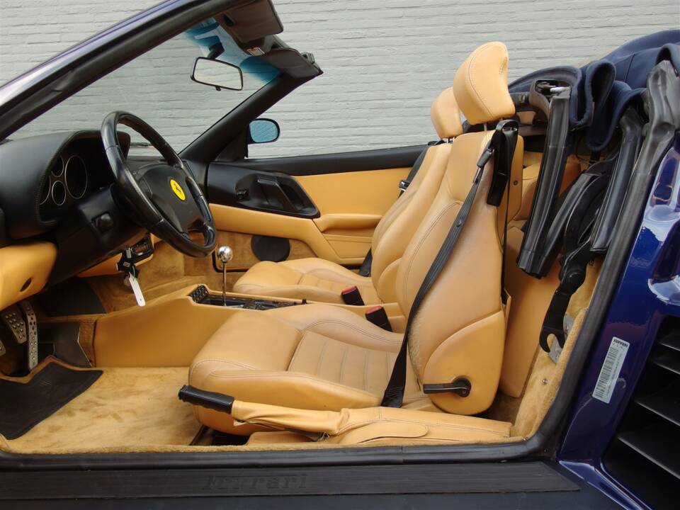 Afbeelding 26/100 van Ferrari F 355 Spider (1997)