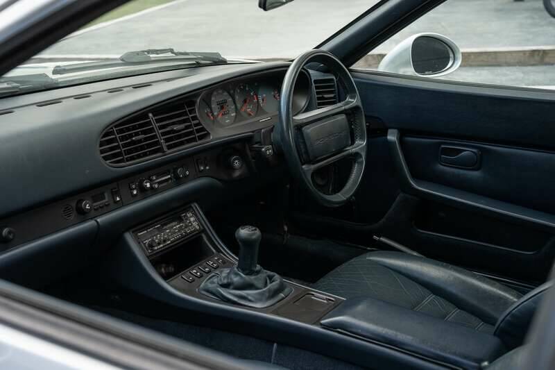 Immagine 44/50 di Porsche 944 Turbo (1990)