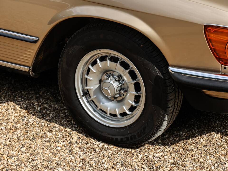 Afbeelding 7/40 van Mercedes-Benz 280 SL (1981)