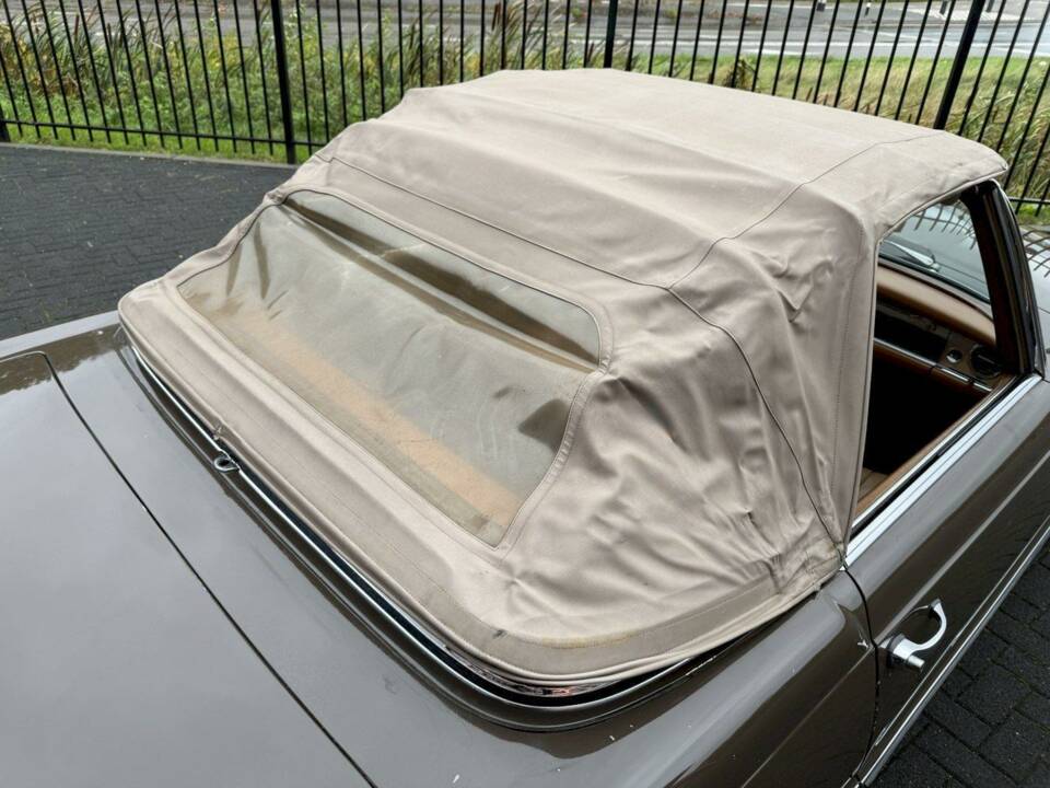 Image 15/36 de Mercedes-Benz 250 SL (1968)