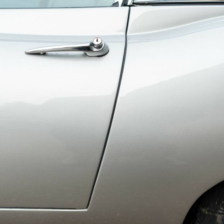 Image 14/50 of Jaguar E-Type 4.2 (1965)