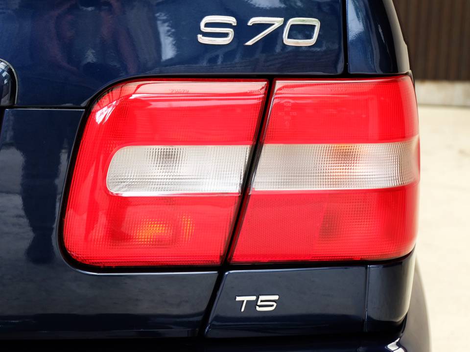 Image 9/66 de Volvo S 70 2.3 T5 (1998)