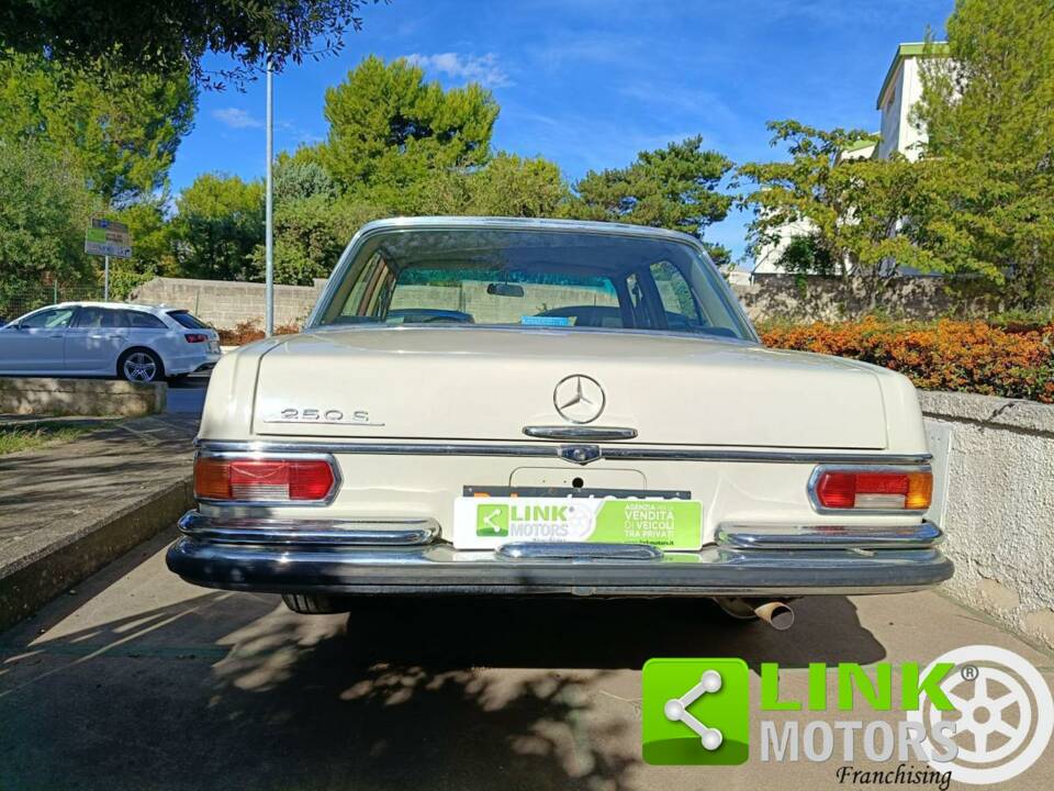 Image 4/10 de Mercedes-Benz 250 S (1967)