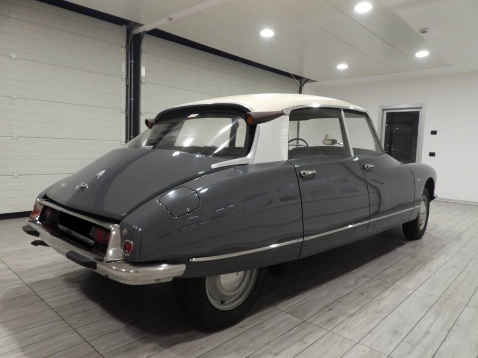 Immagine 3/15 di Citroën ID 19 (1965)