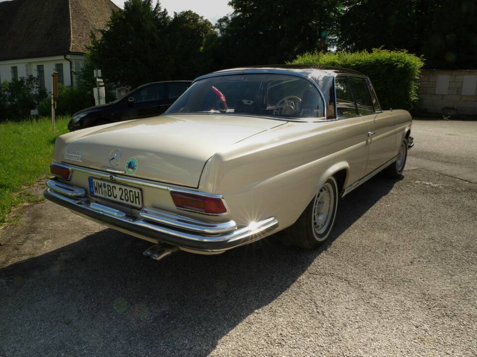 Image 25/73 de Mercedes-Benz 280 SE (1969)