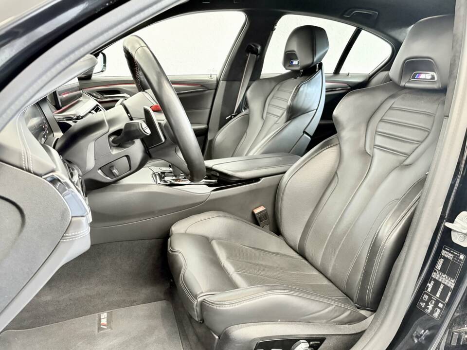 Image 18/31 of BMW M5 xDrive (2021)