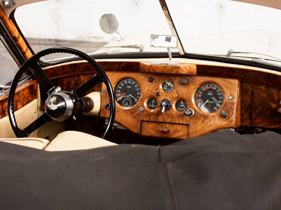 Image 38/50 de Jaguar XK 120 DHC (1953)