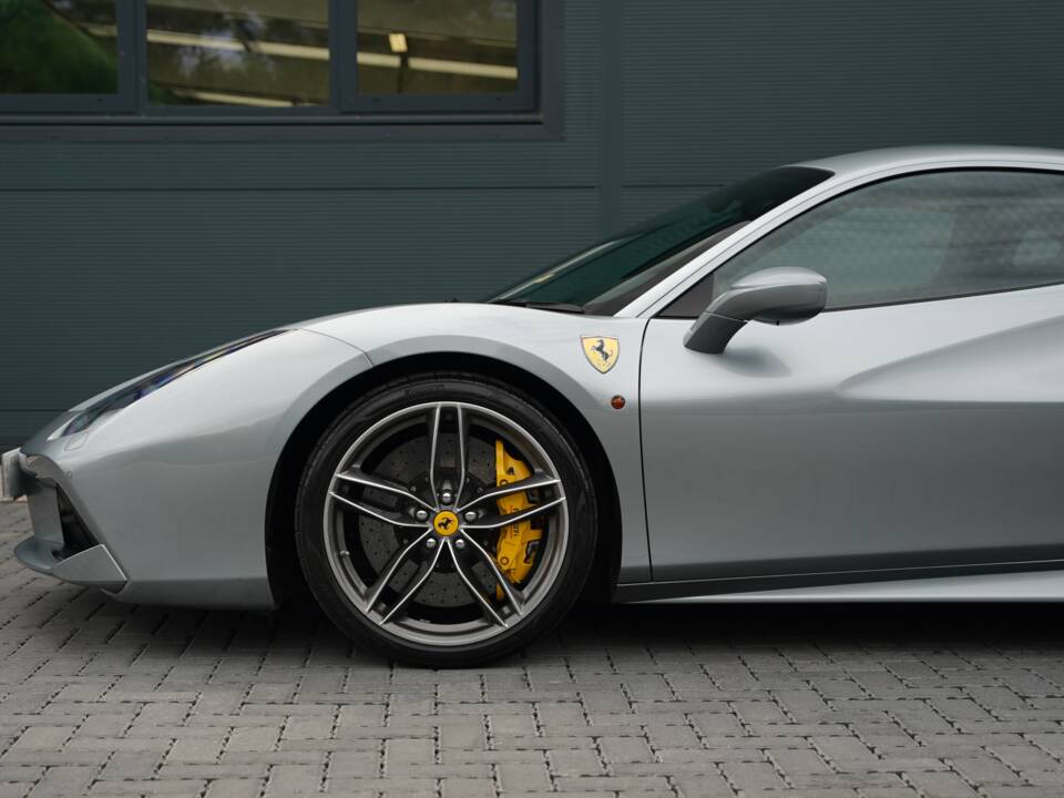 Image 9/50 of Ferrari 488 GTB (2017)