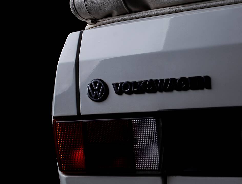 Image 33/37 of Volkswagen Golf Mk I Convertible 1.8 (1990)