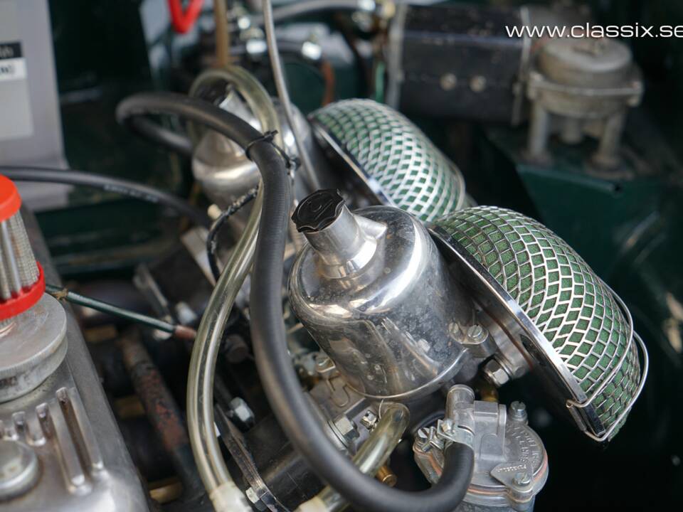 Image 8/17 of Morris Minor 1000 Traveller (1971)