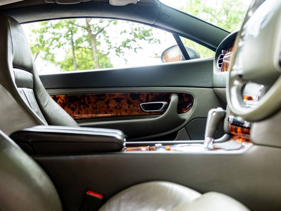 Image 34/50 de Bentley Continental GT (2004)