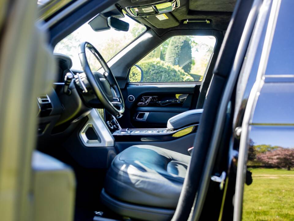 Bild 38/50 von Land Rover Range Rover V8 Armoured (2022)