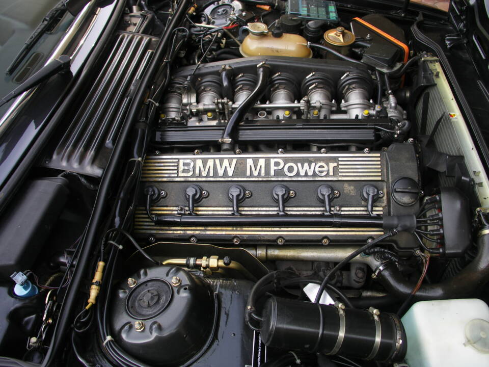 Image 25/39 of BMW M 635 CSi (1988)