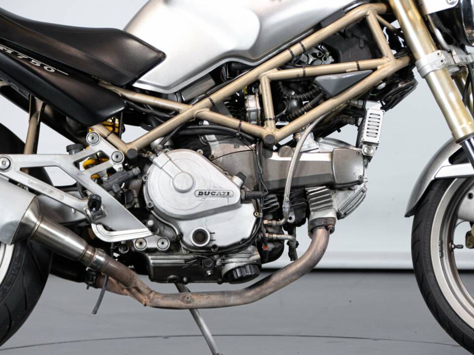 Image 33/50 of Ducati DUMMY (1996)