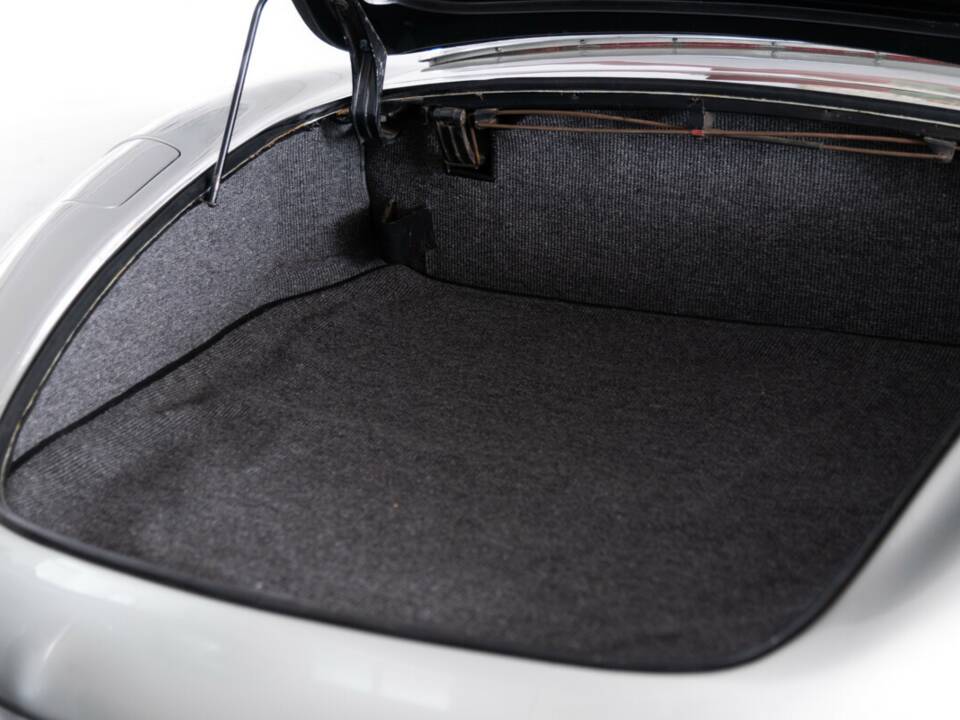 Image 34/36 of Mercedes-Benz 300 SL Roadster (1961)