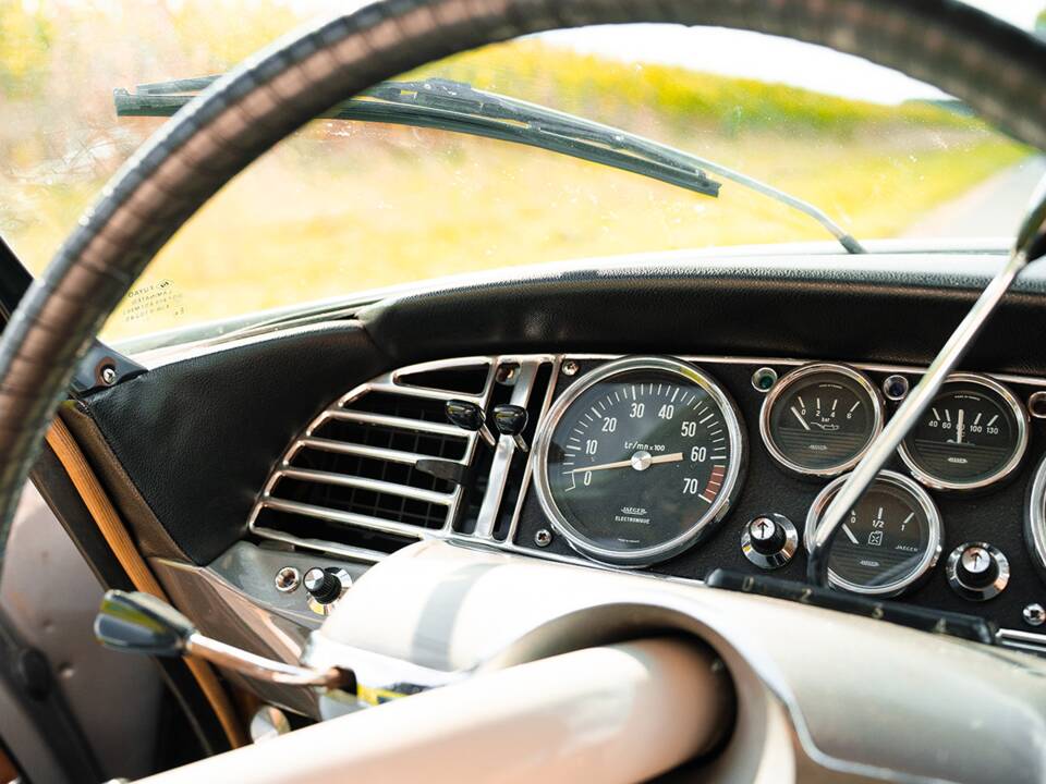 Bild 31/36 von Citroën DS 21 Pallas (1968)