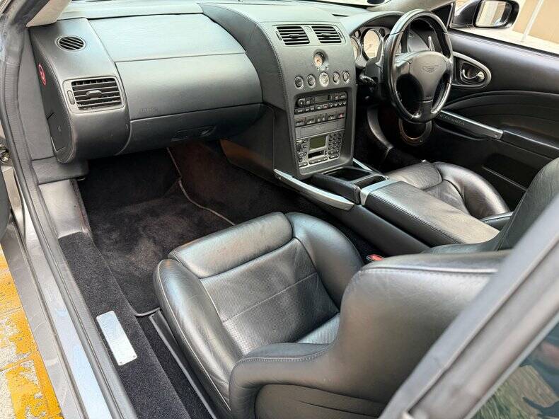 Image 12/49 of Aston Martin V12 Vanquish S (2005)