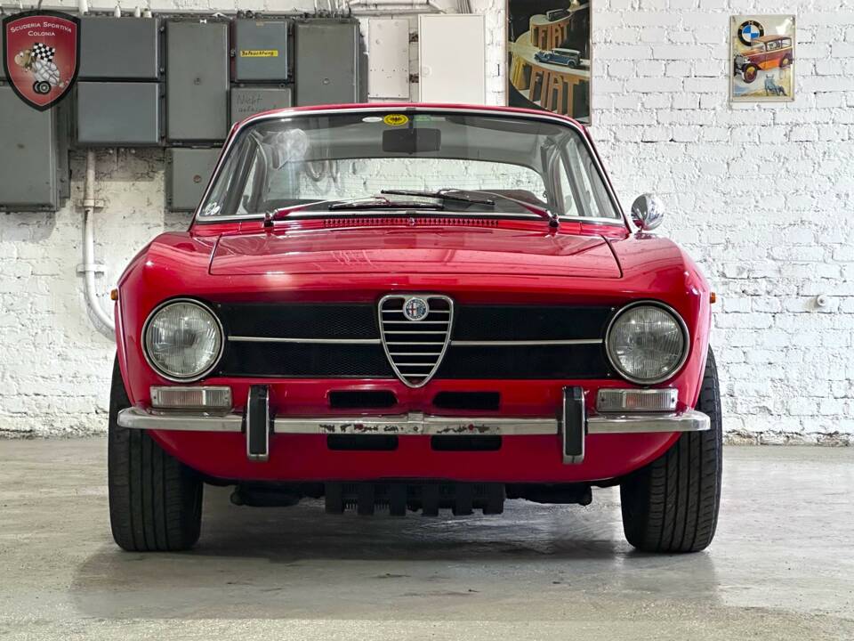 Bild 2/63 von Alfa Romeo Giulia GT 1300 Junior (1973)