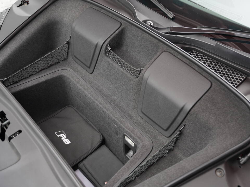 Image 40/50 de Audi R8 V10 plus (2018)