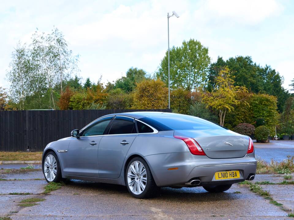 Bild 20/50 von Jaguar XJ 5.0 (2010)