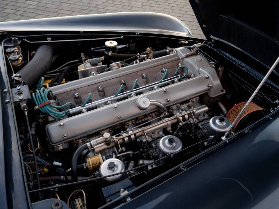 Image 61/79 of Aston Martin DB 6 (1968)