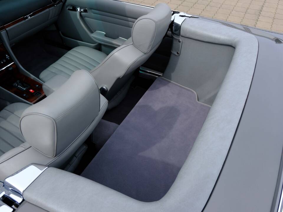 Image 76/97 de Mercedes-Benz 560 SL (1987)