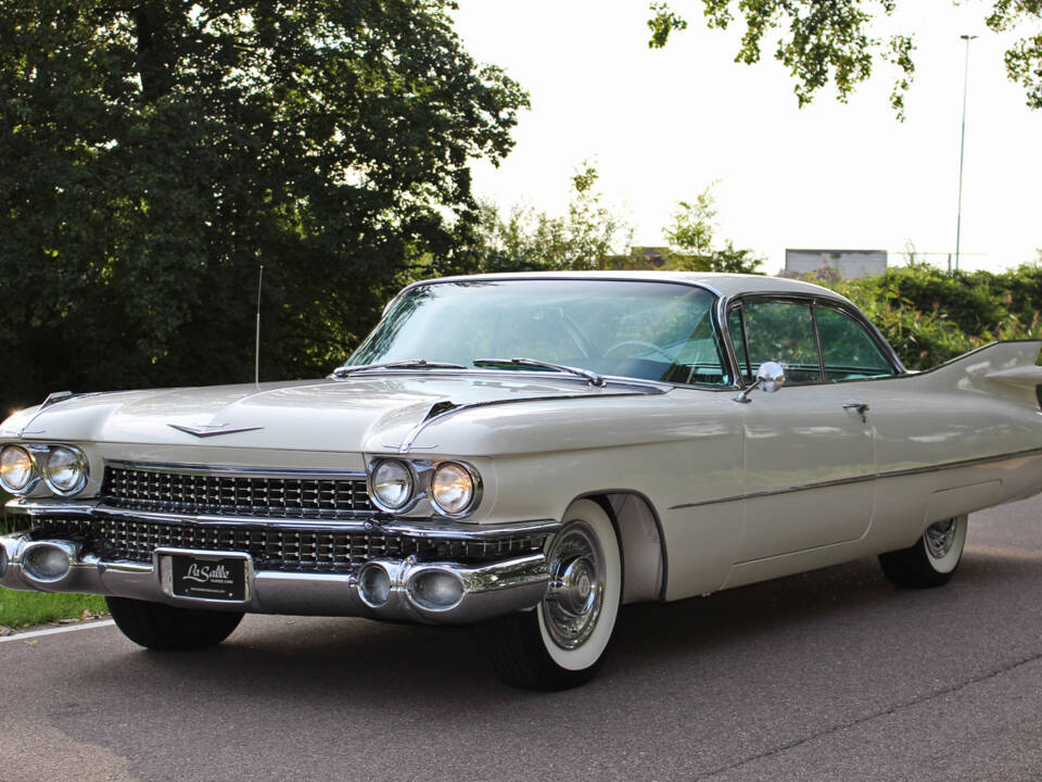 Image 4/22 of Cadillac Coupe DeVille (1959)