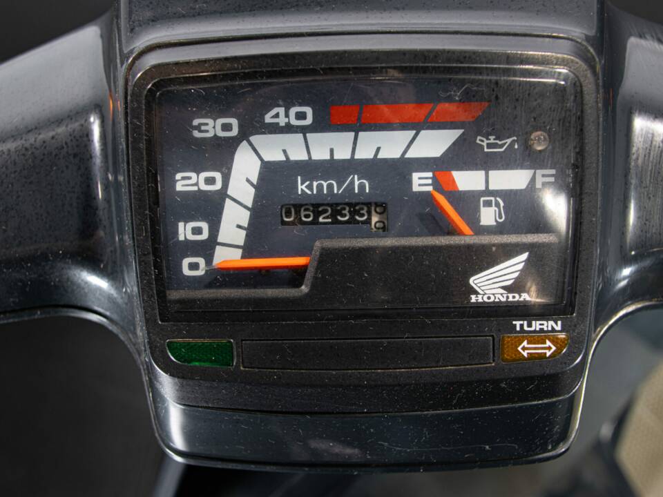 Image 33/44 of Honda SH 50 Fifty (1987)